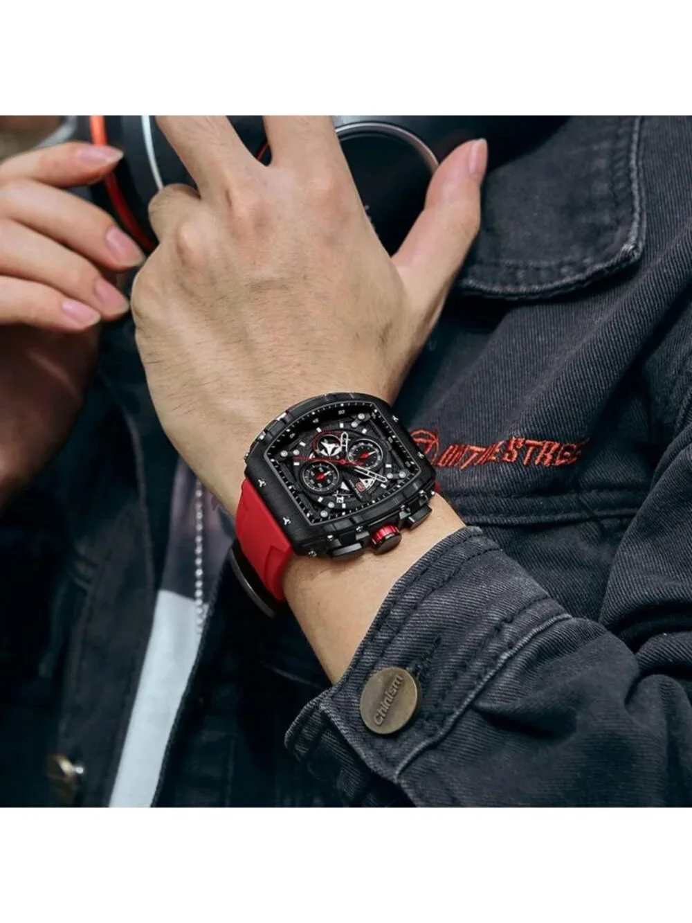 Stylish Men's Sports Wrist Watch with Silicone Band - Fashionable & Durable